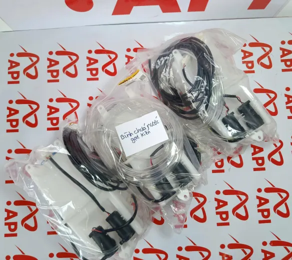 Bình chứa nước gạt kiếng xe xúc lật LonKing