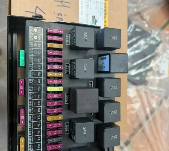Hộp cầu chì xe xúc lật Lonking 862 mã 60403010079