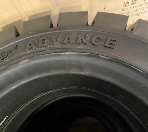 Lốp đặc 28x9-15 xe nâng ADVANCE