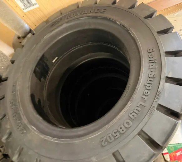 Lốp đặc 28x9-15 xe nâng ADVANCE