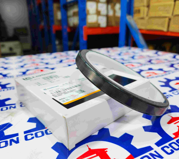 Phớt đầu cốt máy động cơ Cummins9.3 xe xúc lật Liugong hàng chính hãng 